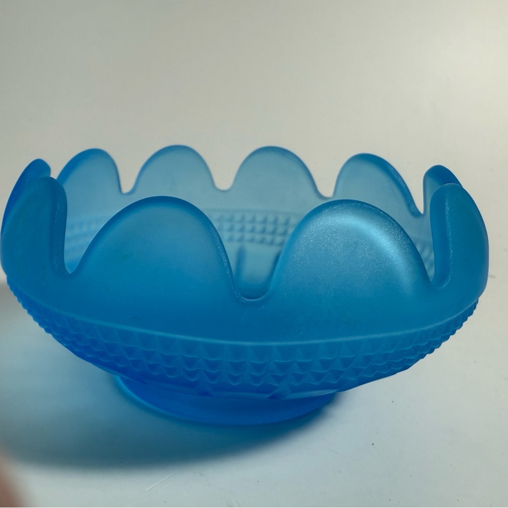Vintage Satin Ice Blue Diamond Point Berry Bowls - Picture 2 of 9